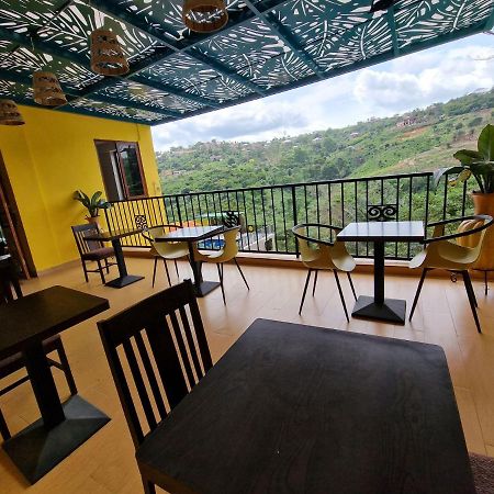 Cactus Creek Hotel Aburi Kültér fotó
