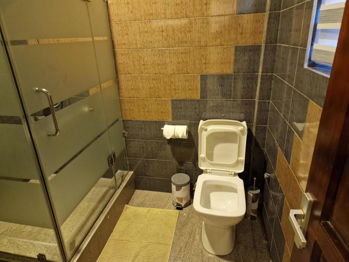 Cactus Creek Hotel Aburi Kültér fotó